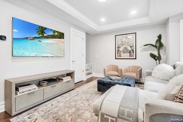 23 Cambridge Way, Union City NJ  07086-6660 exterior