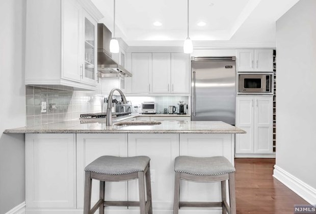 23 Cambridge Way, Union City NJ  07086-6660 exterior