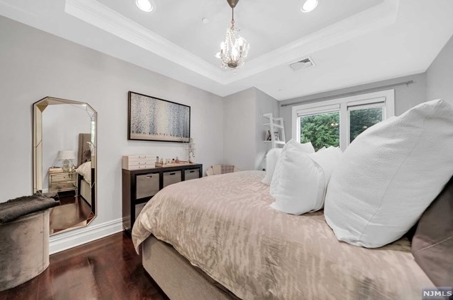 23 Cambridge Way, Union City NJ  07086-6660 exterior