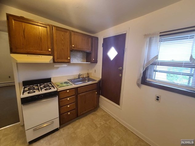 47 Reynolds Ave, East Newark NJ  07029-2528 exterior