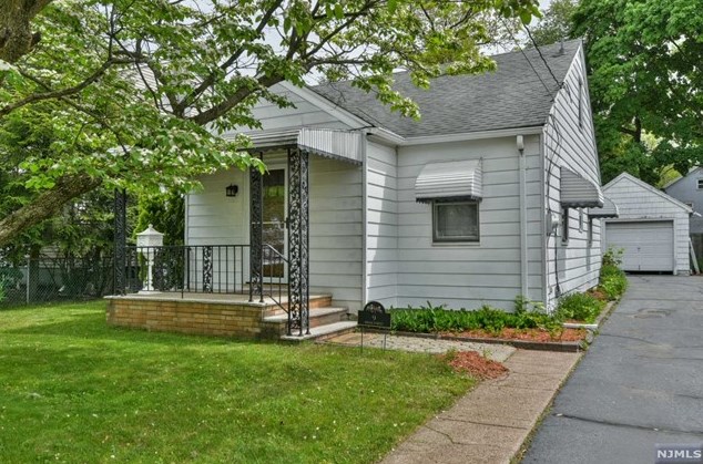 9 Brook St, Mahwah, NJ 07430-1103