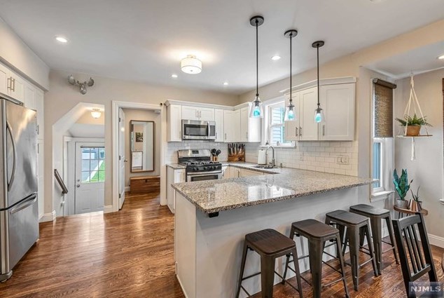 42 Rea Ave, Midland Pk, NJ 07432-1931