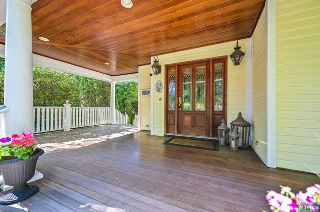 416 Oradell Ave, Oradell, NJ 07649-1712