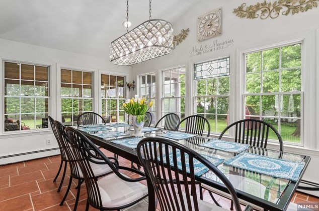 8 Elkton Ter, East Hanover NJ 07936-2526 exterior