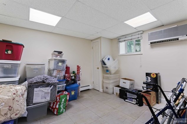 8 Elkton Ter, East Hanover NJ 07936-2526 exterior