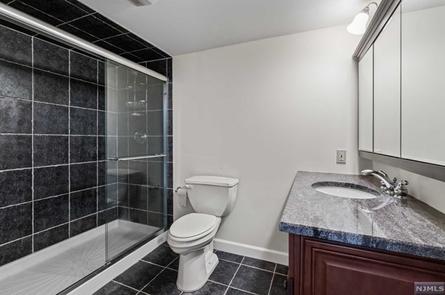 8 Elkton Ter, East Hanover NJ 07936-2526 exterior