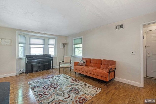 620 Northumberland Rd, Teaneck, NJ 07666-1926