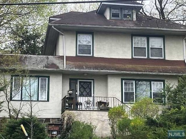 211 Glenwood Ave, Leonia, NJ 07605