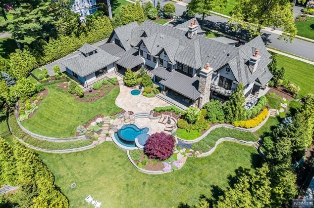 210 Heights Rd, Ridgewood, NJ 07450-2414