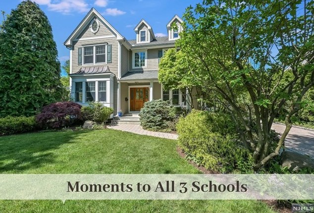 565 Fairway Rd, Ridgewood, NJ 07450