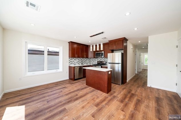 55 Mercer St #2, Wallington, NJ 07057