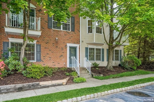 2413 Richard Ct, Mahwah, NJ 07430
