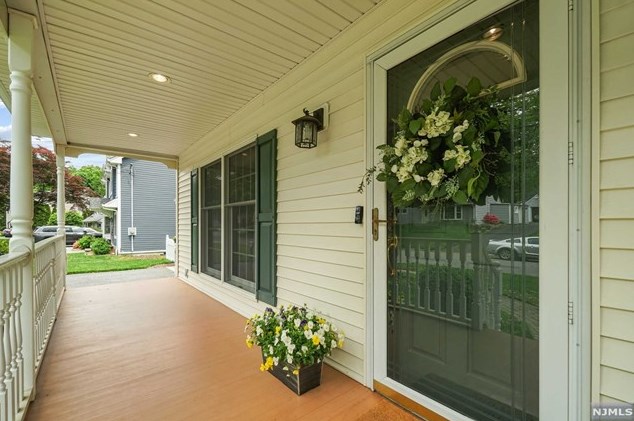 126 Spruce St, Midland Pk, NJ 07432-1132