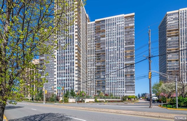 300 Winston Dr #c1908, Cliffside Park, NJ 07010