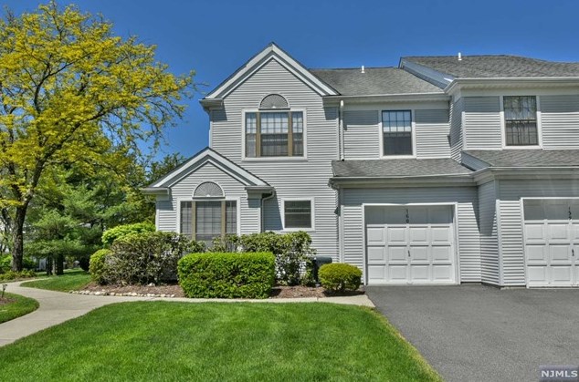 160 Demeduk Ct, Mahwah, NJ 07430-2966