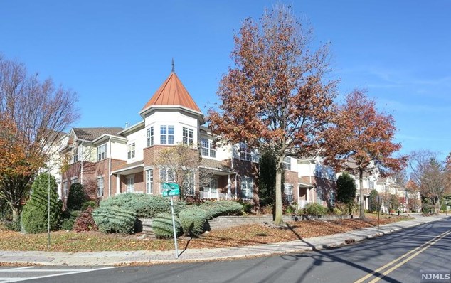 187 Paterson Ave, Midland Pk, NJ 07432-1862