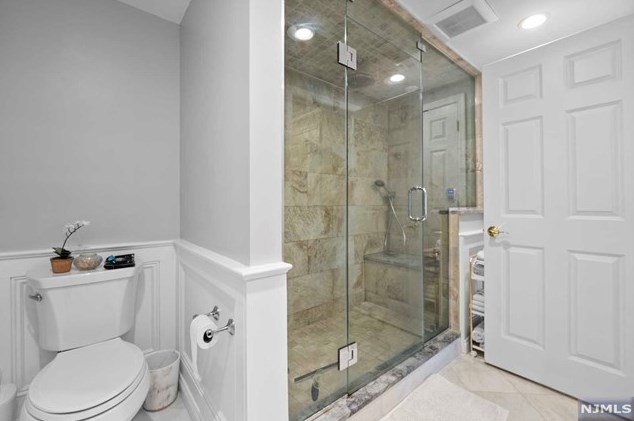 305 Williams Ct, Edgewater NJ 07020-1613 exterior