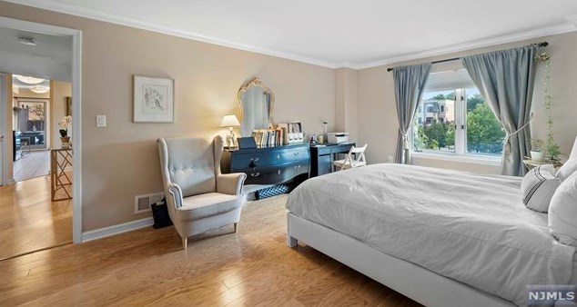 305 Williams Ct, Edgewater NJ 07020-1613 exterior