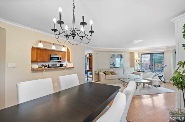 305 Williams Ct, Edgewater NJ 07020-1613 exterior