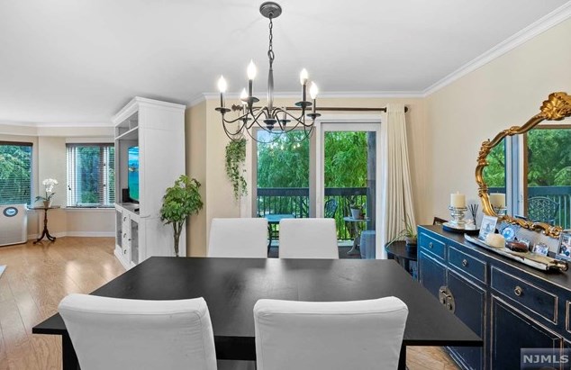 305 Williams Ct, Edgewater NJ 07020-1613 exterior