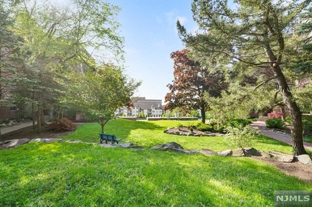 3091 Edwin Ave, West Fort Lee NJ  07024-3654 exterior