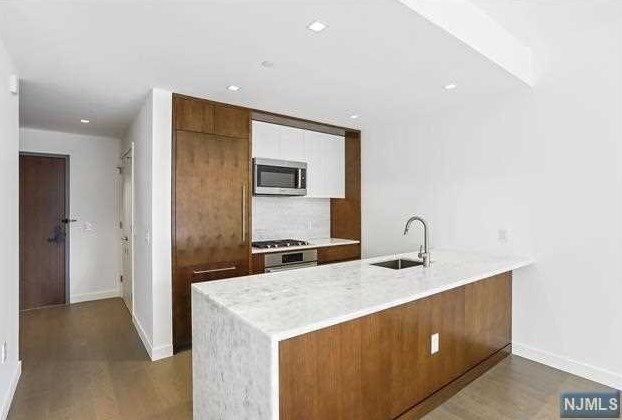 75 Park Ln #1108, Jersey City, NJ 07310