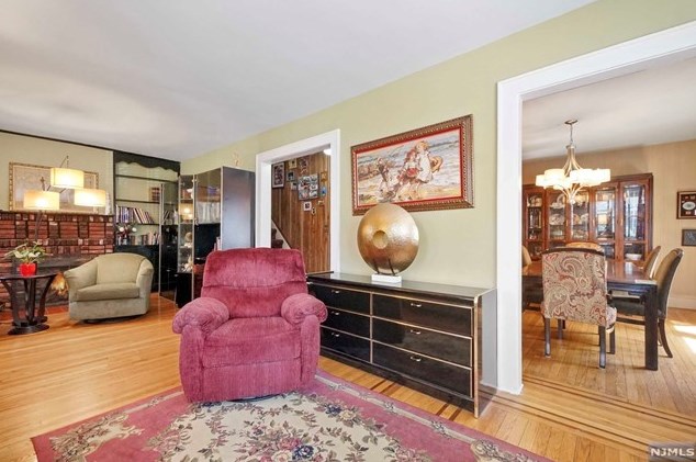 321 Griggs Ave, Teaneck NJ 07666-3101 exterior