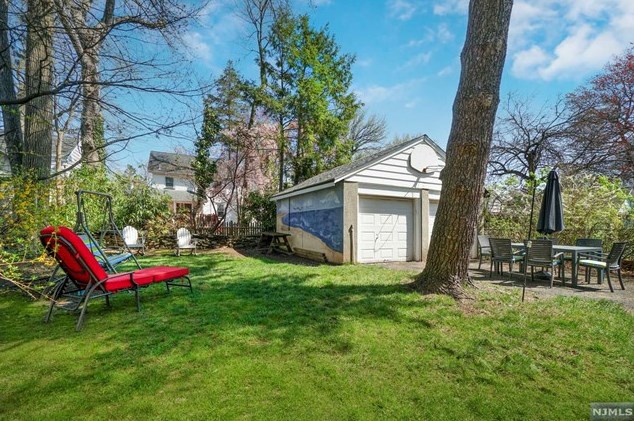 321 Griggs Ave, Teaneck NJ 07666-3101 exterior