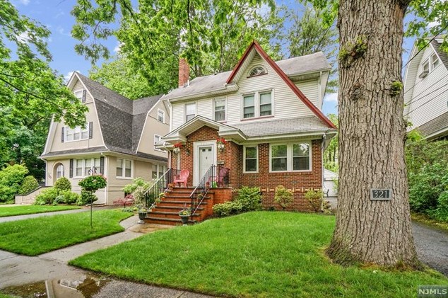 321 Griggs Ave, Teaneck NJ 07666-3101 exterior
