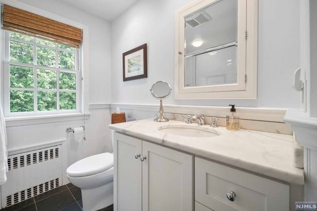 125 Oak St, Tenafly NJ 07670-3013 exterior