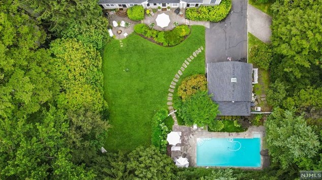 125 Oak St, Tenafly NJ 07670-3013 exterior