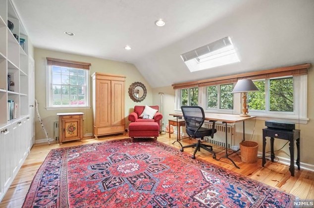 125 Oak St, Tenafly NJ 07670-3013 exterior