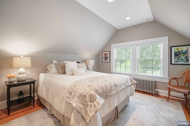 125 Oak St, Tenafly NJ 07670-3013 exterior