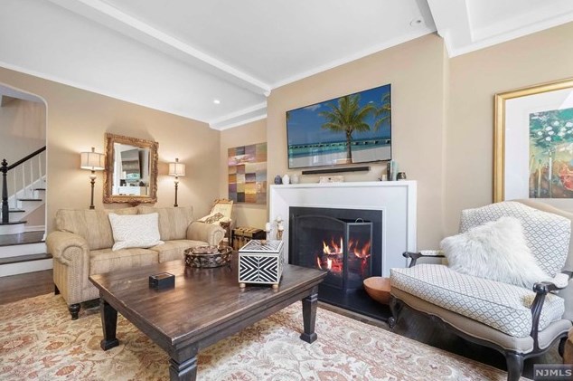 125 Oak St, Tenafly NJ 07670-3013 exterior