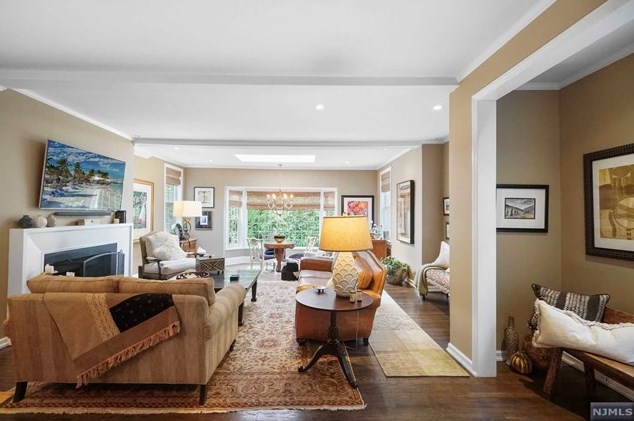 125 Oak St, Tenafly NJ 07670-3013 exterior