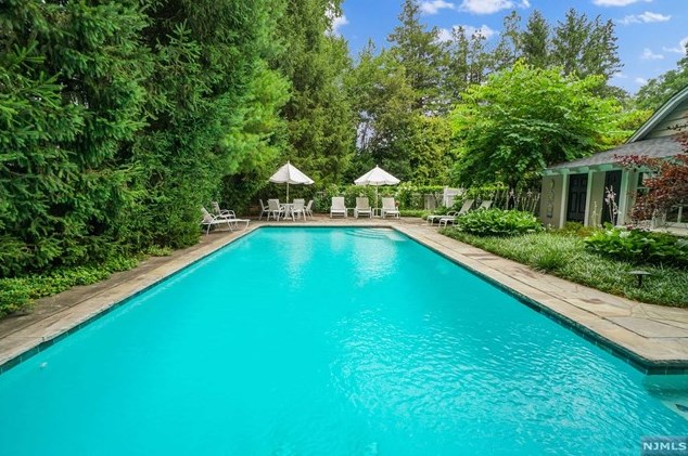 125 Oak St, Tenafly NJ 07670-3013 exterior