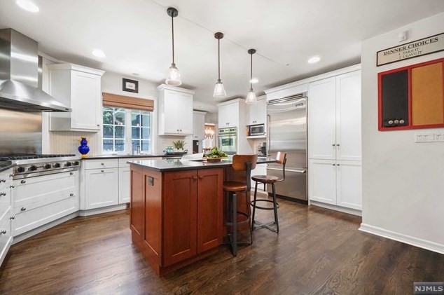 125 Oak St, Tenafly NJ 07670-3013 exterior