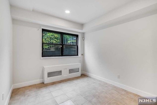 2350 5 St, West Fort Lee NJ 07024-7812 exterior