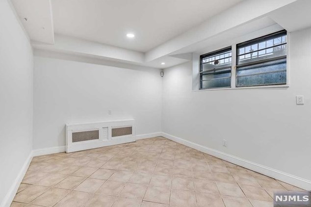 2350 5 St, West Fort Lee NJ 07024-7812 exterior