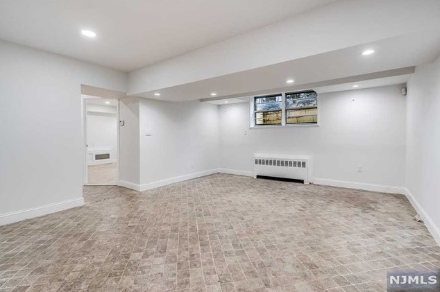 2350 5 St, West Fort Lee NJ 07024-7812 exterior