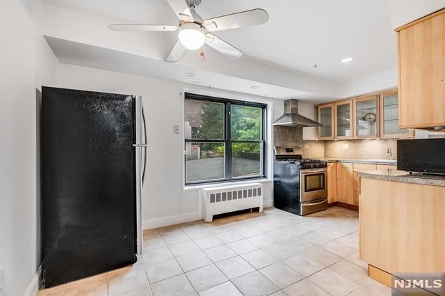 2350 5 St, West Fort Lee NJ 07024-7812 exterior