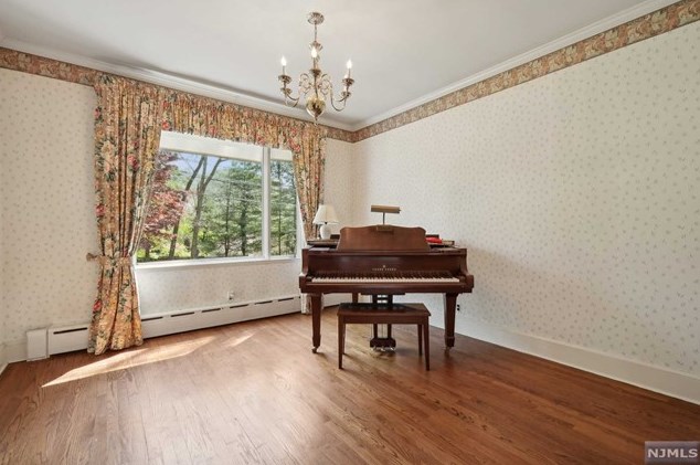 24 Fairview Ave, Montvale NJ 07645-2510 exterior