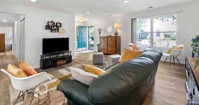 2257 Margaret Ct, Mahwah, NJ 07430-3830