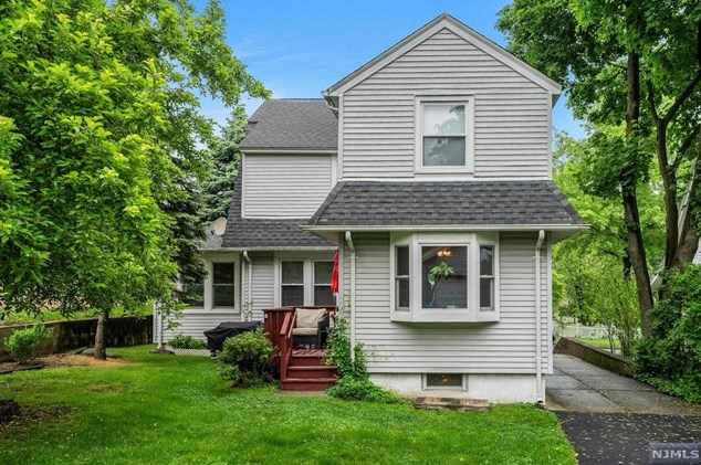 651 Orch St, Oradell NJ 07649-1435 exterior