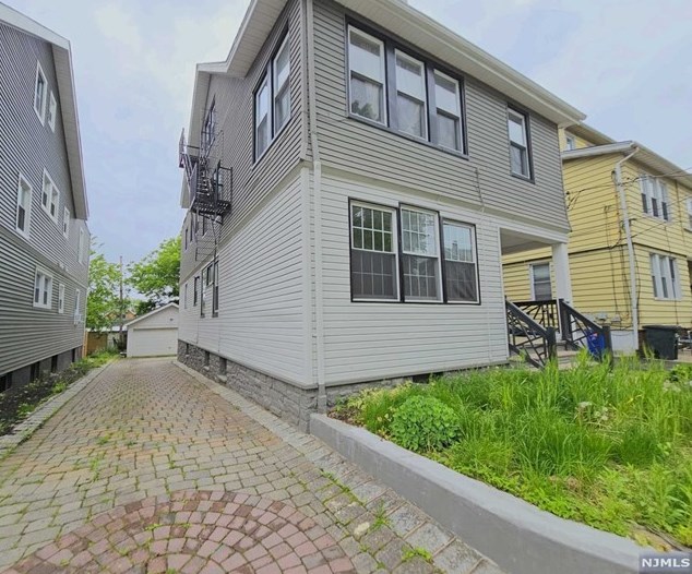 8 Boyden Pkwy, Maplewood, NJ 07040-2411
