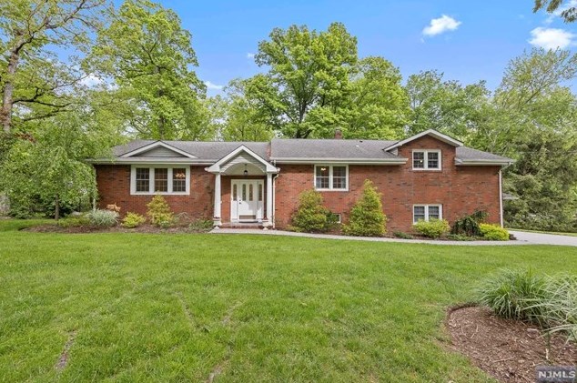 46 Arcadia Rd, Westwood, NJ 07677
