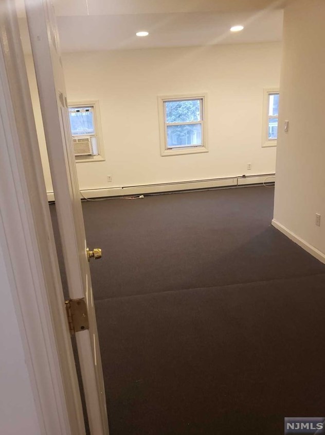 47 Hilton St, East Orange, NJ 07017-1816