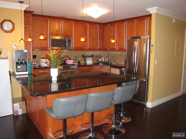 1150 River Rd #4d, Edgewater, NJ 07020