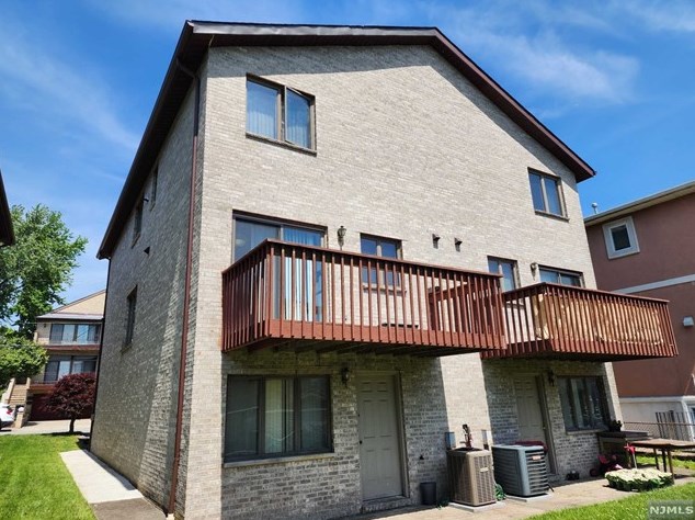 2484 6th St, West Fort Lee, NJ 07024-7837