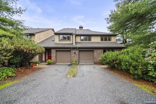 76 Cummings Ct, Mahwah, NJ 07430-3313